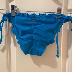Hollister ruffle cheeky bottoms in teal.  XS